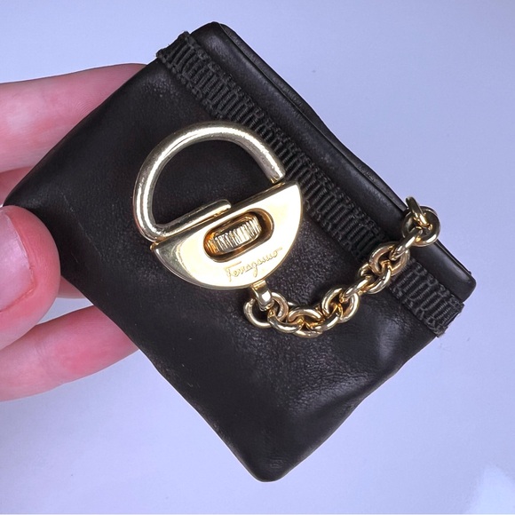 Salvatore Ferragamo Ferragamo Black Vara Bag Charm Golden - Picture 2 of 6